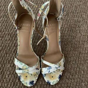 Adorable white floral heels!